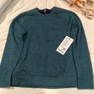 Brand new never worn engineered warmth LS Crew